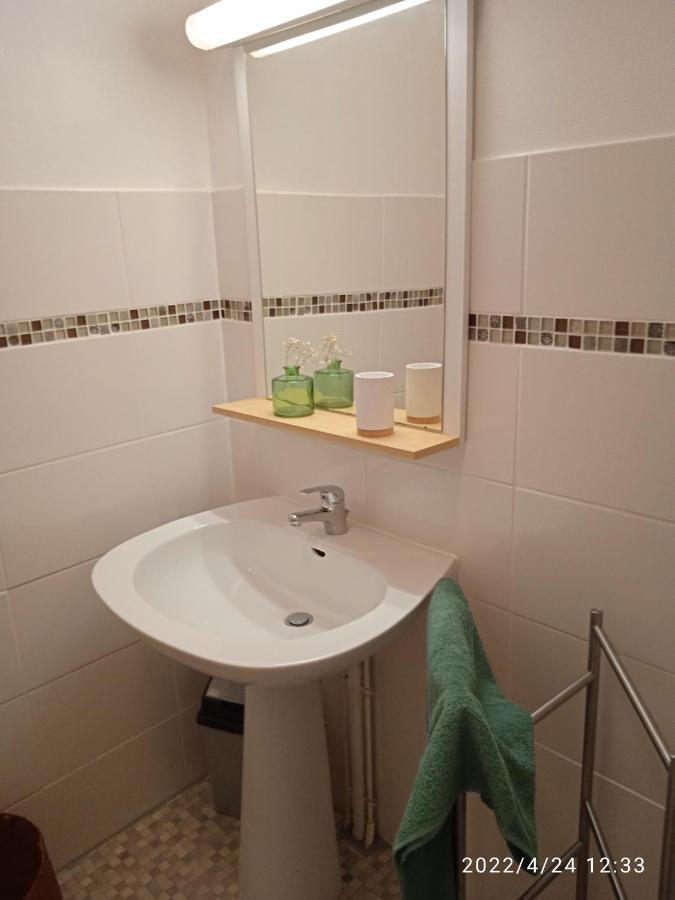 Apartment 8, Parking Et Wifi Gratuit, Local Velo