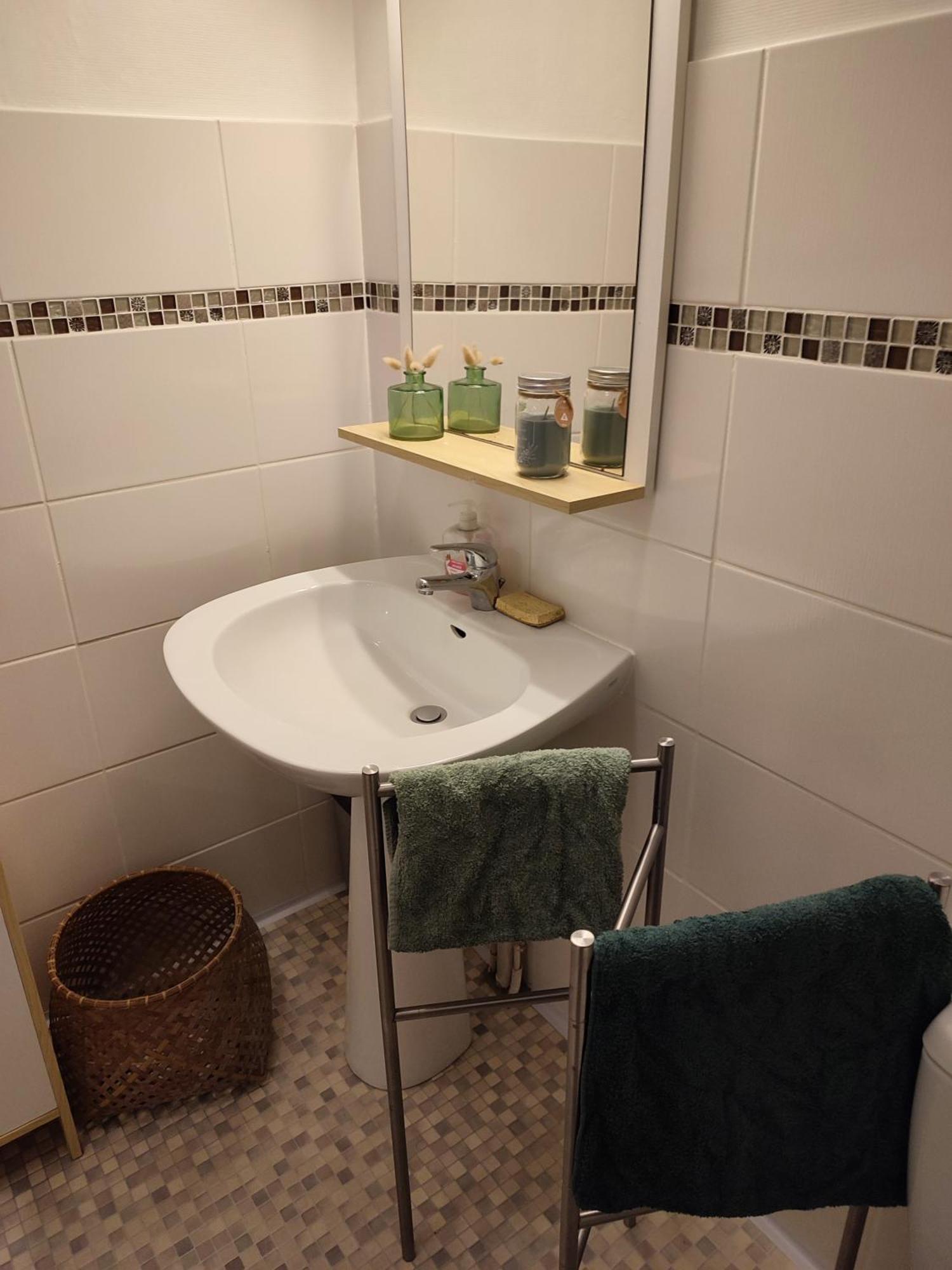 Apartment 8, Parking Et Wifi Gratuit, Local Velo *